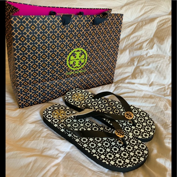 Shoes - Tory Burch Flip Flop Signature Sandals